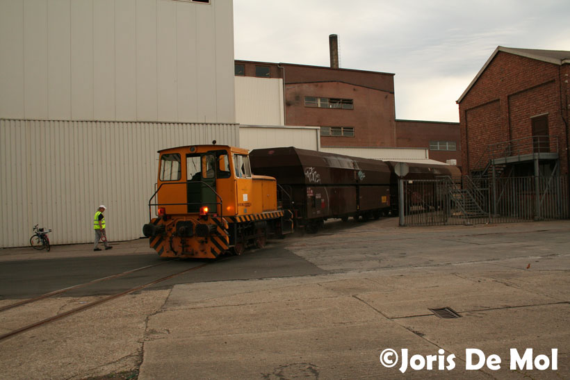 De eerste 3 wagons zijn gelost.
