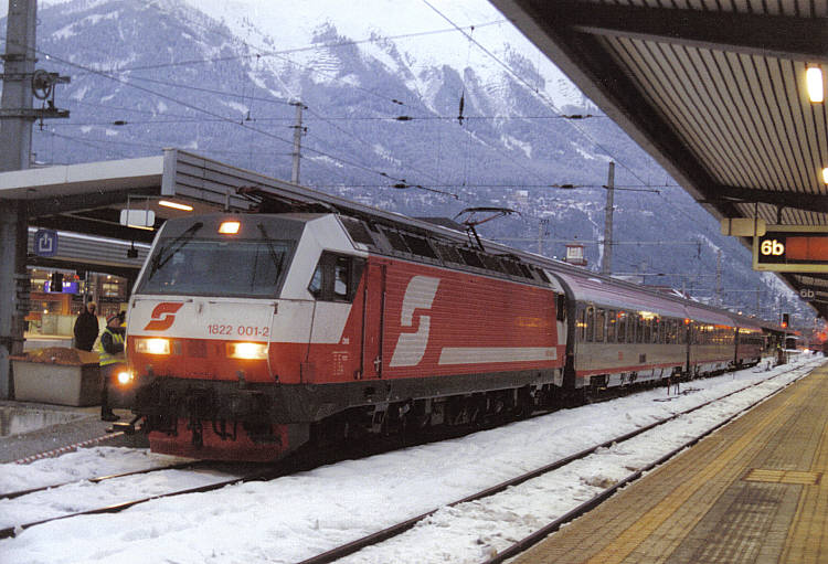 1822 001-2 te Innsbruck op 10 februari 2006.jpg