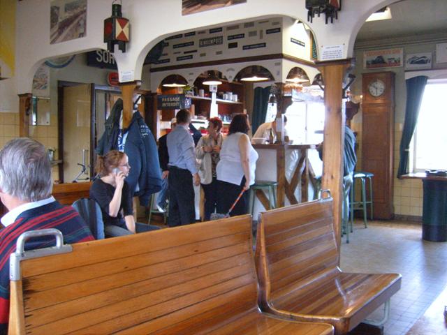 De gezellige bar...