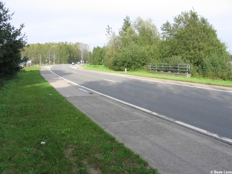 hier kruiste de lijn de heisbroekweg om daarna parallel verde te lopen