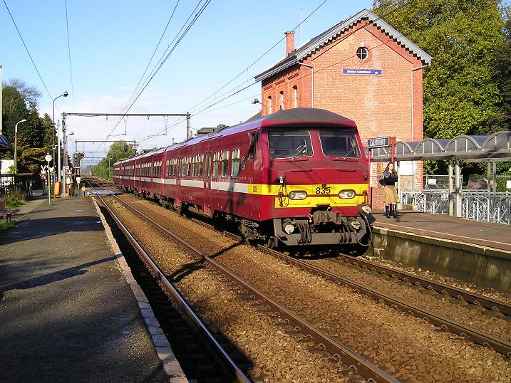 MS 835 komt aan in het station<br /><br />PS: let op de knappe madam aan de paal waar het stationsnaam kalmthout ophang