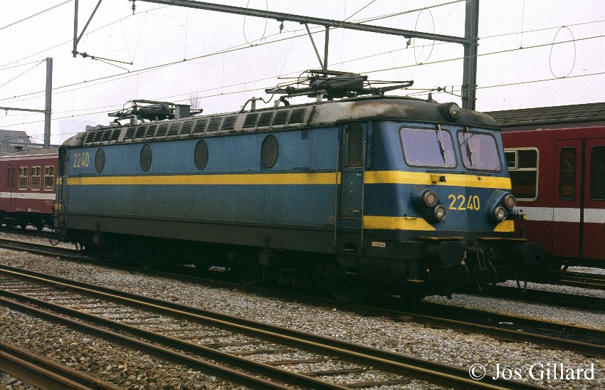 03.2240 bl.  HUY.1.jpg