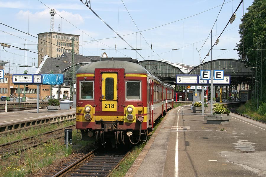 AM'62 stel 218 als IR 5035 te Aachen Hbf op 9 augustus 2004