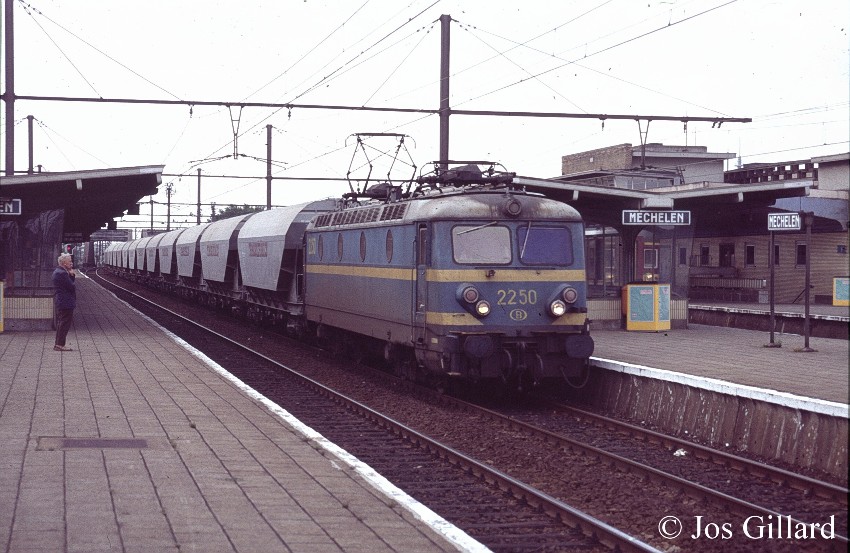04.2250 bl. Graanwagens Mechelen.03-08-92.1.jpg