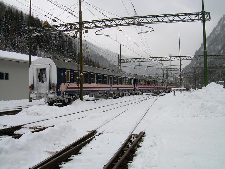 achterkant van de trein is mooi wit