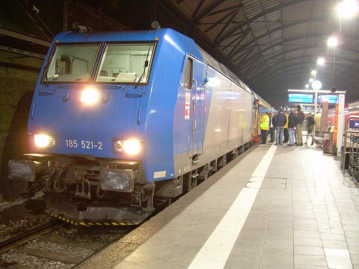 in aken komt het HGK machien aan onze trein tot Innsbruck
