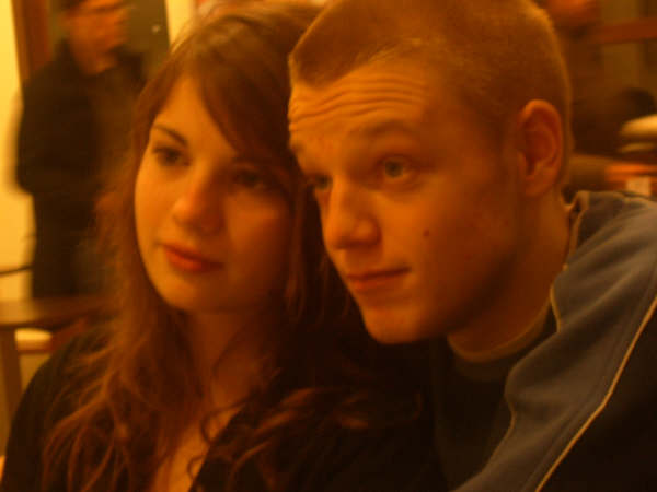 ik en min lief dus, geen andere pic sorry,  kheb er eigenlijk geen van mij alleen :(