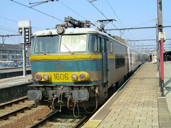 belijkbaar is de P trein oostende - schaarbeek niet kunnen vertrekken
