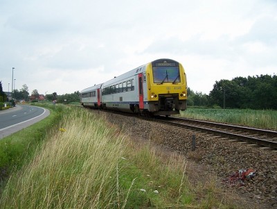 De 4146 rijd met de IR-trein naar Antwerpen-C net Neerpelt buiten, hij heeft immers nog de hele ri neerpelt-antwerpen voor de boeg!