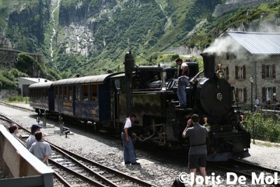 Op 21/07/2007 stond de FO4 van de DFB klaar te Gletsch om te vertrekken naar Realp. Men is overigens bezig om de lijn van Gletsch richting Brig (ben de naam even kwijt, het eerste station van de MGB na de Furka Basistunnel). De bomen zijn reeds gerooid, e