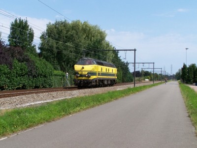 De 5523 die los naar Antwerpen rijdt is een wekelijks ritueel op zondagavond.