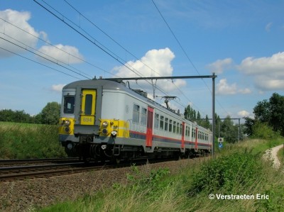 klassiek stel 694 als CR-trein naar Brussel-zuid