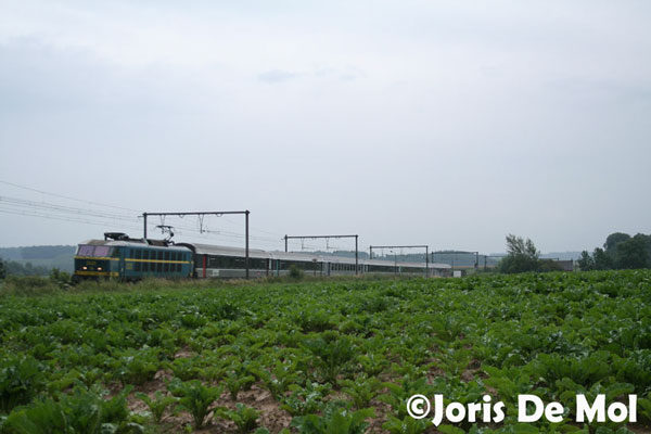 De 2025 rijdt met de EC Jean Monnet door Florée. 11/07/2007. Sorry voor de slechte kwaliteit van deze foto.