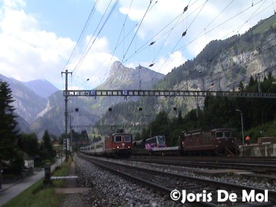 De trein links is de EC Vauban.