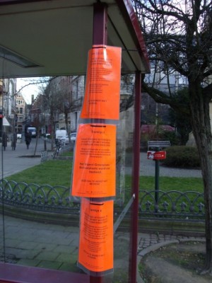 IMGP0355r.JPG (133.75 KiB) 3368 keer bekeken Meldingen aan de bus-en tramhaltes.