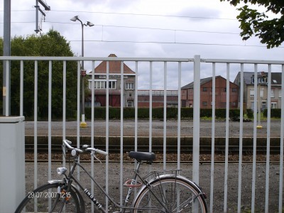 De eerste sporen op onze route, het station van Tielt!