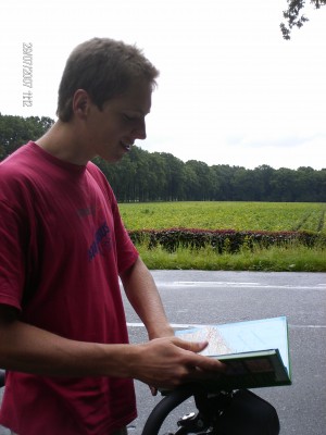 Toch nog eens checken of we goed zitten. :-p Een auto-atlas was overigens het enige dat we meehadden en was ook beperkt tot België en Luxemburg. :-p
