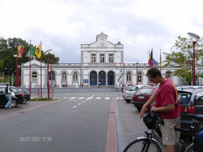 Het eerste stationsgebouw van Brugge, heden te Ronse heropgebouwd, maar wel 180° verkeerd gezet. :-p
