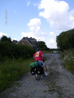 Bassilly, op het oude traject van L94 Halle - Doornik - Moeskroen, dat in 1984 een nieuw tracé gekregen heeft tussen Edingen en Ath.