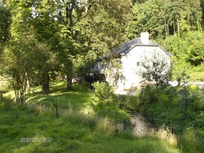In het kleine dorpje van Spy staat er nog een mooie watermolen.