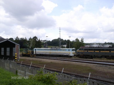 Wijlen 1801 en de 5204, samen met de 9147 die met volle tractie aan het optrekken is.