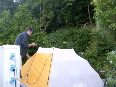 Ik die voor de vierde maal de tent opzet! (h)