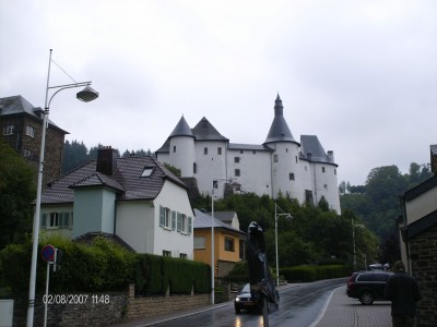 Het kasteeltje in het centrum van Clervaux. Zoals je ziet is het weer al beter geweest. ;-)