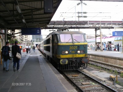 DE 2021 met ... de L-trein naar Libramont!!! Aangezien klassieke motorstellen (en in het algemeen treinen zonder het Luxemburgse &quot;Memor 2&quot;) niet meer toegelaten zijn in GHL, wordt deze dienst nu verzekerd door een 20 met I6- of I10-rijtuigen. De reizigers zullen dit wel weten te appreciëren. :-p