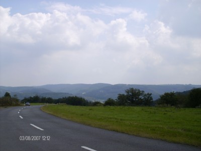 Te Wilwerwiltz is het gedaan met de rivier te volgen en gaat het meteen weer de lucht in!