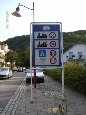 ...maar wij blijven nog even op Luxemburgs grondgebied tot Wasserbillig! :-) Mijn benen zijn namelijk nog niet stijf genoeg om de oversteek te maken. :-p (if you know what I mean :-D )