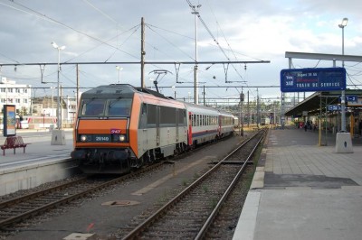 de EC trein 91 uit zurich naar Brussel in Luxemburg