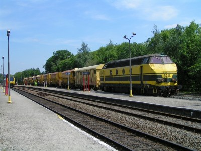 6246 wacht in Ronse aan perron 3