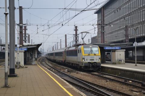 HLE 1860 met E534 te brussel-zuid 15/02/2013