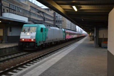 HLE 2801 staat klaar om naar den haag te vertrekken 20/02/2013 te Brussel-zuid