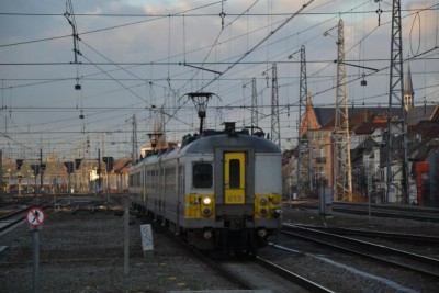 AM 613+?? met een L trein naar Braine-le-comte