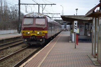 na zo een 3 uur werd het stilletjes aan tijd om weer naar huis te gaan moterstel 805 zal me tot in antwerpen-centraal brengen . te station antwerpen-noorderdokken 01/03/2013