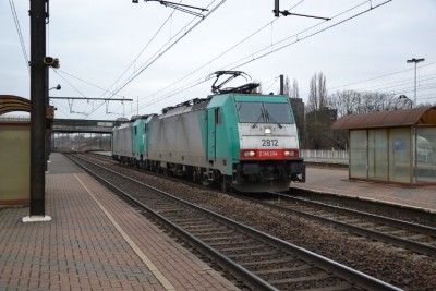 HLE 2812+2843 passeren te station noorderdokken richting antwerpen-noord