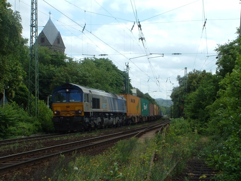 ERS 6612 Met een containertrein bij Bonn Oberkassel aan de rechter rheinstrecke, 22-6-06