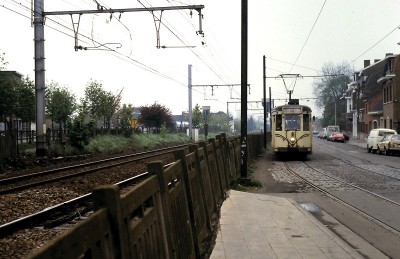 Langs het grote spoor.