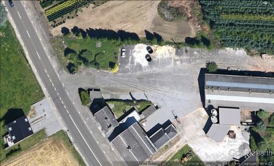 Google earth opname. De sporen op het voorterrein liggen er nog steeds- het depot is nu een vee schuur.
