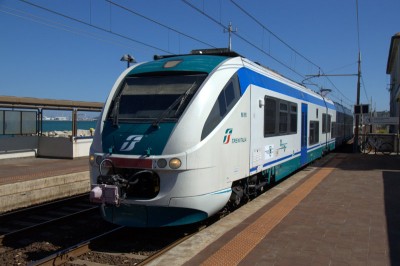 Minuetto ME 083 met regionale trein Ancona-Montecarotto