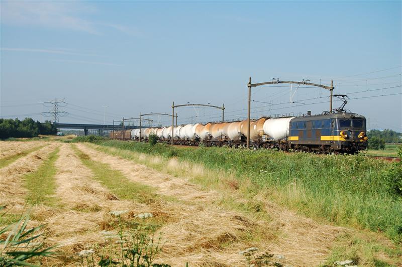 NMBS 2552 met trein 44600 te Ddr-Kilweg (Medium).jpg