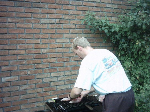 Kurt aan de BBQ.