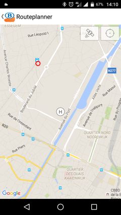 De ligging van de halte Thurn &amp; Taxis volgens de app (letter H) en in werkelijkheid (rode cirkel)