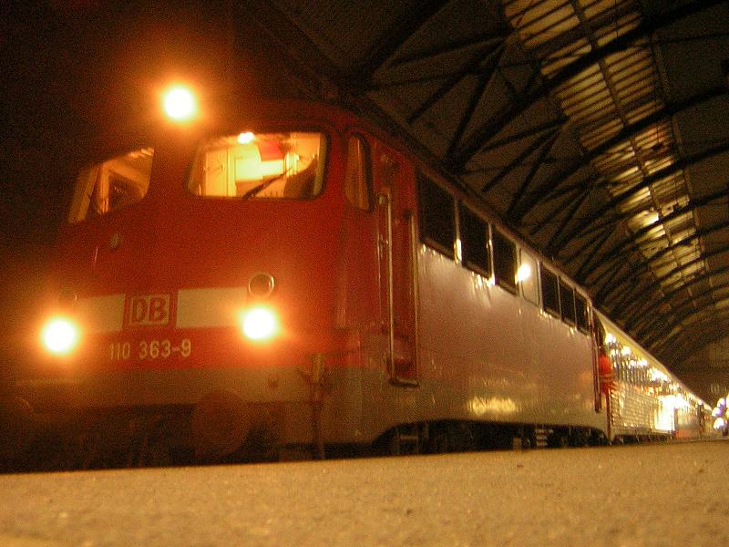 loc 110-363-9 neemt in Aken over van de 2706. deze loc zal ons rechstrekkens naar innsbruck brengen