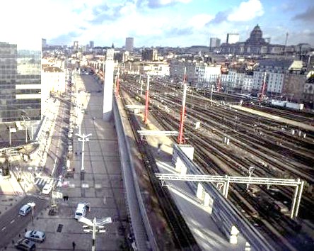 ScreenShot03519 Bovenleiding verlengd spoor 3 buiten de draadjukken.jpg