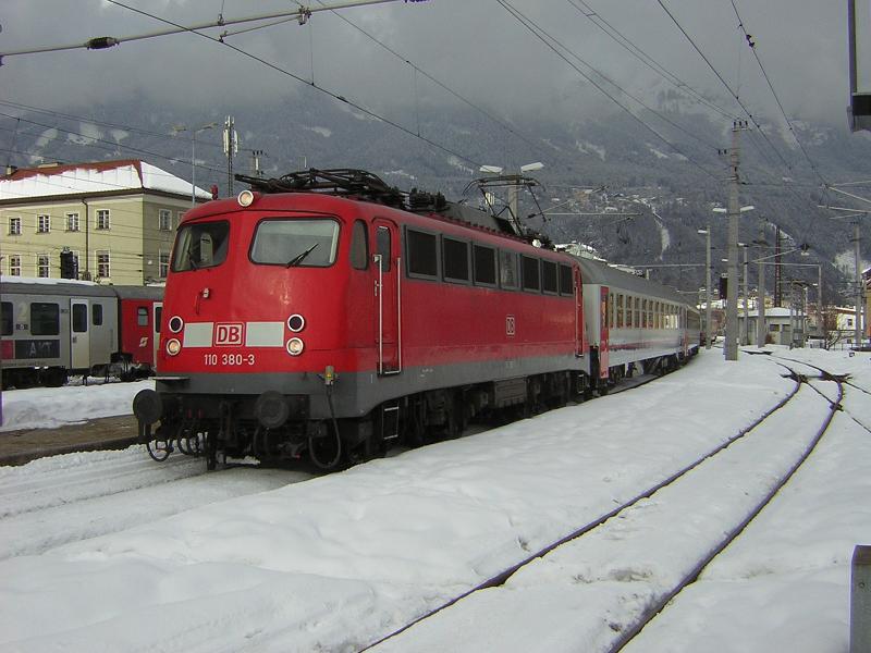 loc 110-380-3 met de treski komt aan in innsbruck