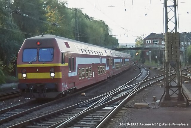 M5 rijtuigen geduwd door 2744 in Aachen Hbf 16101993_filtered.jpg