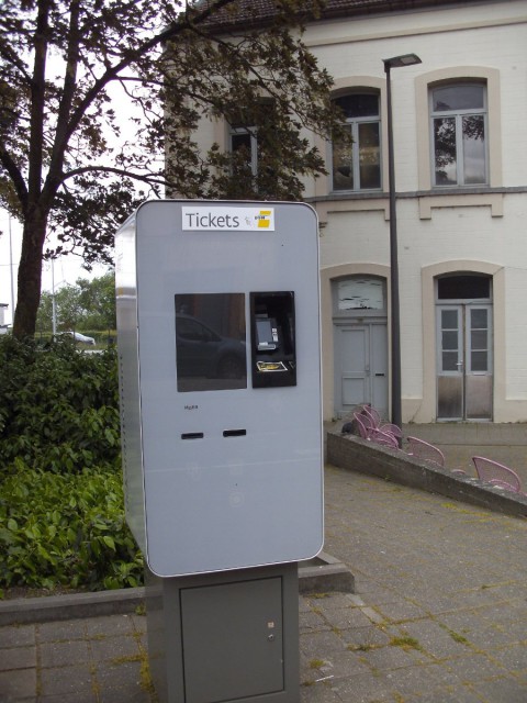 Asse station automaat De Lijn - kopie.JPG