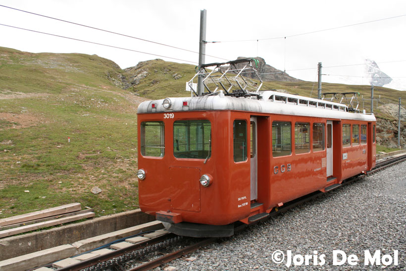 De 3019 staat te wachten op een tegentrein langs de GGB-lijn. 01/08/2006.